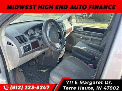 2010 Chrysler Town & Country Touring   - Photo 5 - Terre Haute, IN 47802