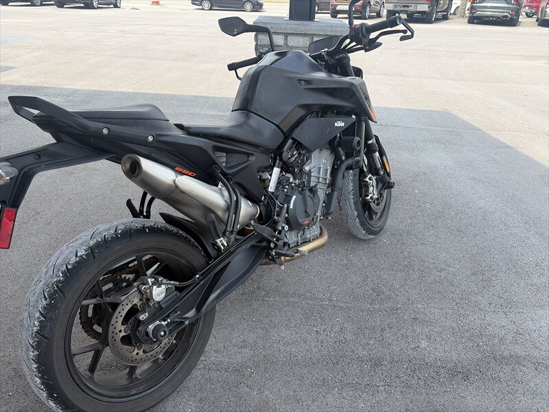 2021 KTM Duke 890  