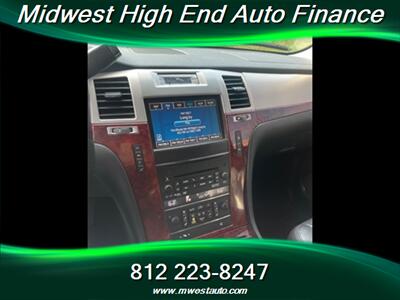 2011 Cadillac Escalade Premium   - Photo 10 - Terre Haute, IN 47802