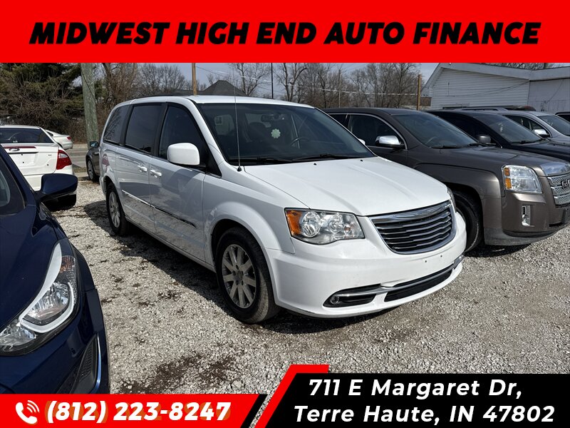 2015 Chrysler Town & Country Touring   - Photo 1 - Terre Haute, IN 47802