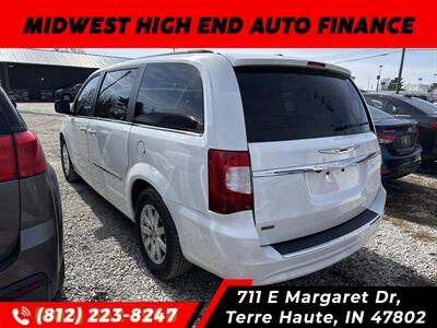 2015 Chrysler Town & Country Touring   - Photo 3 - Terre Haute, IN 47802