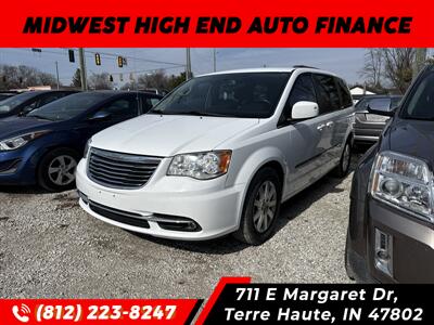 2015 Chrysler Town & Country Touring   - Photo 4 - Terre Haute, IN 47802