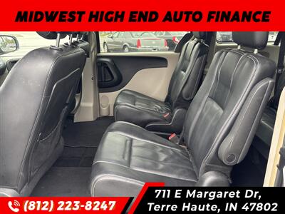 2015 Chrysler Town & Country Touring - Photo 6 - Terre Haute, IN 47802