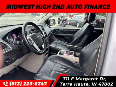 2015 Chrysler Town & Country Touring - Photo 5 - Terre Haute, IN 47802