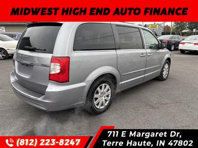 2015 Chrysler Town & Country Touring - Photo 2 - Terre Haute, IN 47802