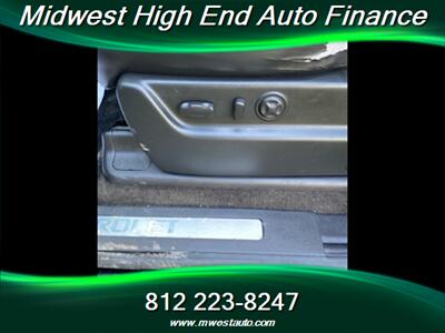 2011 Chevrolet Avalanche LTZ   - Photo 14 - Terre Haute, IN 47802