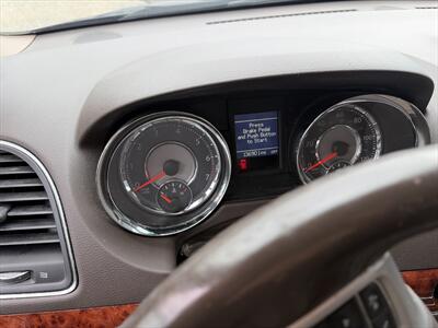 2016 Chrysler Town & Country Touring   - Photo 9 - Terre Haute, IN 47802