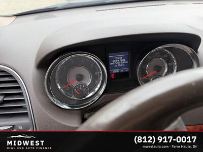 2016 Chrysler Town & Country Touring   - Photo 9 - Terre Haute, IN 47802