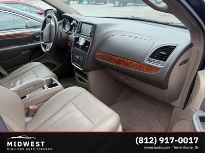 2016 Chrysler Town & Country Touring   - Photo 7 - Terre Haute, IN 47802