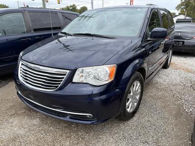 2016 Chrysler Town & Country Touring   - Photo 5 - Terre Haute, IN 47802