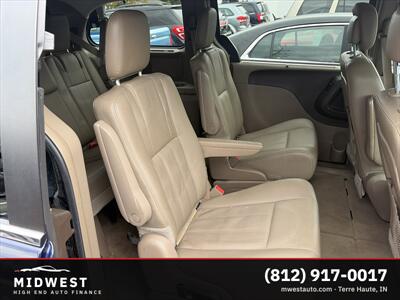 2016 Chrysler Town & Country Touring   - Photo 8 - Terre Haute, IN 47802