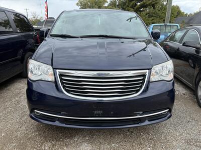 2016 Chrysler Town & Country Touring   - Photo 6 - Terre Haute, IN 47802