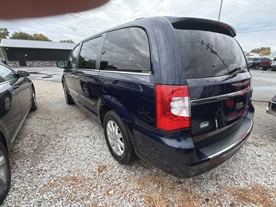 2016 Chrysler Town & Country Touring   - Photo 4 - Terre Haute, IN 47802