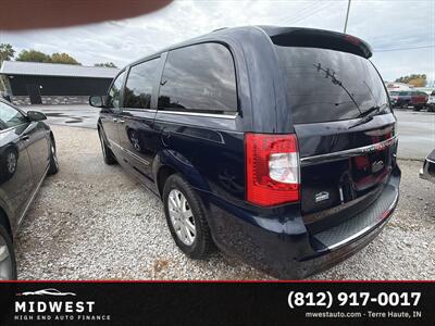 2016 Chrysler Town & Country Touring   - Photo 4 - Terre Haute, IN 47802