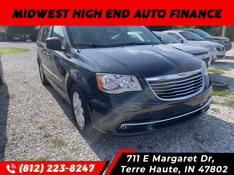 2013 Chrysler Town & Country Touring - Photo 1 - Terre Haute, IN 47802