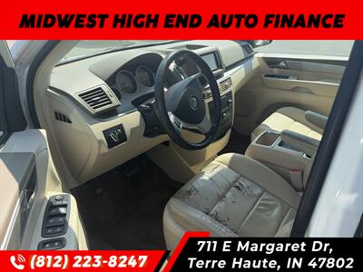2010 Volkswagen Routan SEL Premium - Photo 5 - Terre Haute, IN 47802