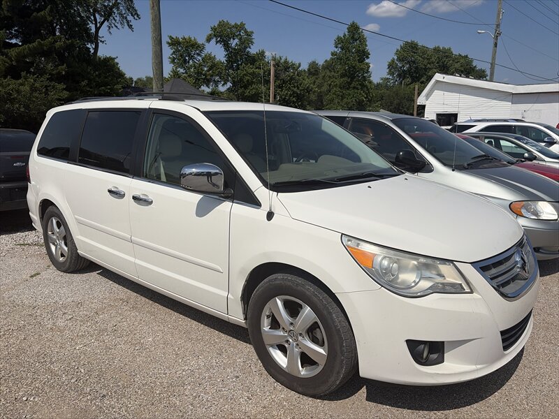 2010 Volkswagen Routan SEL Premium