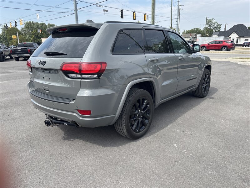 2020 Jeep Grand Cherokee Laredo  