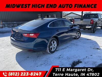 2019 Chevrolet Malibu LS   - Photo 2 - Terre Haute, IN 47802