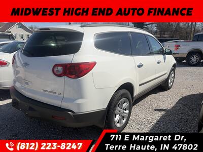 2011 Chevrolet Traverse LS   - Photo 2 - Terre Haute, IN 47802