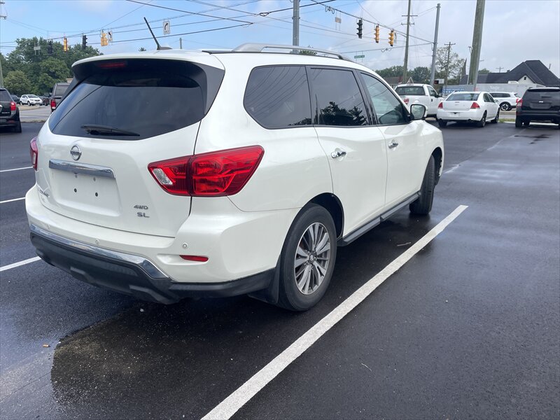 2018 Nissan Pathfinder SL  