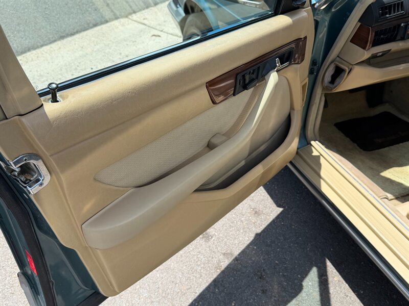 1986 Mercedes-Benz 300 SDL - Photo 28 - Spring Valley, CA 91978