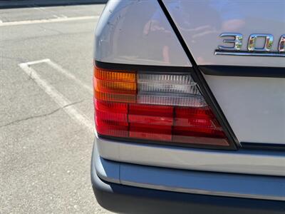 1988 Mercedes-Benz 300 CE   - Photo 10 - Spring Valley, CA 91978