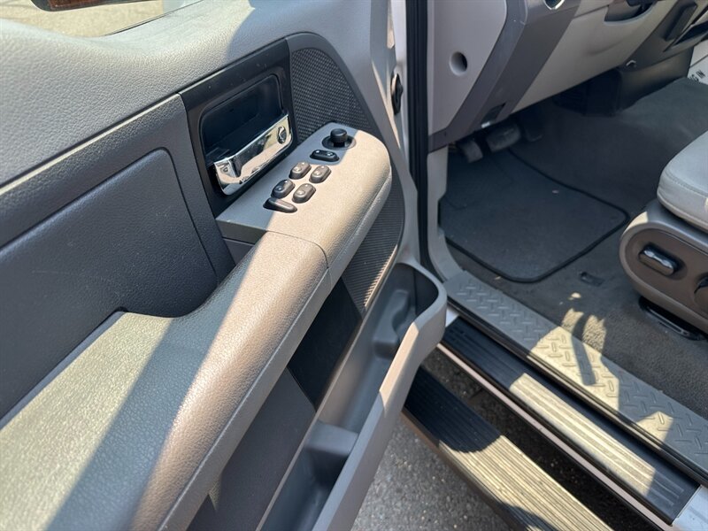 2007 Ford F-150 XLT photo 14