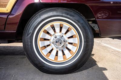 1990 Jeep Grand Wagoneer   - Photo 13 - Spring Valley, CA 91978