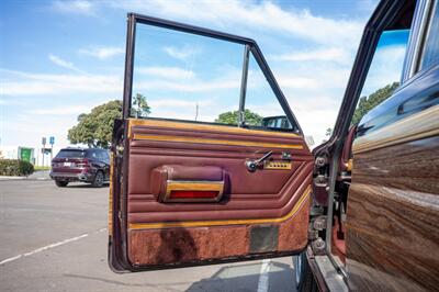 1990 Jeep Grand Wagoneer   - Photo 74 - Spring Valley, CA 91978