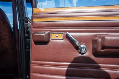 1990 Jeep Grand Wagoneer   - Photo 98 - Spring Valley, CA 91978