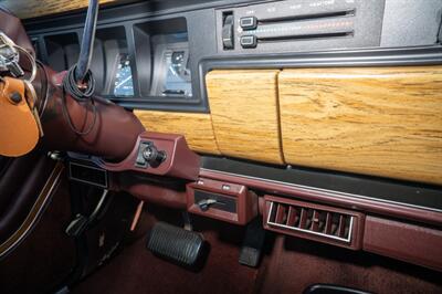 1990 Jeep Grand Wagoneer   - Photo 65 - Spring Valley, CA 91978