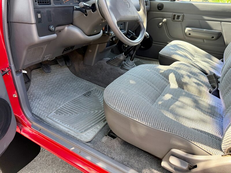1992 Toyota Tacoma Deluxe 2dr Deluxe - Photo 22 - Spring Valley, CA 91978