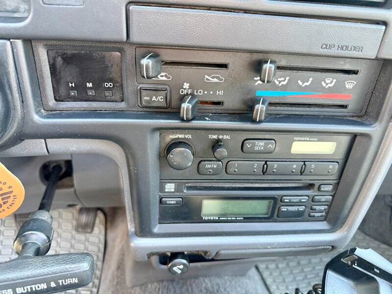 1992 Toyota Tacoma Deluxe 2dr Deluxe - Photo 25 - Spring Valley, CA 91978