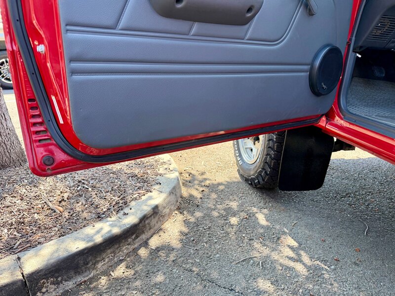1992 Toyota Tacoma Deluxe 2dr Deluxe - Photo 21 - Spring Valley, CA 91978