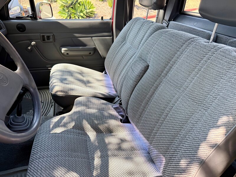 1992 Toyota Tacoma Deluxe 2dr Deluxe - Photo 26 - Spring Valley, CA 91978
