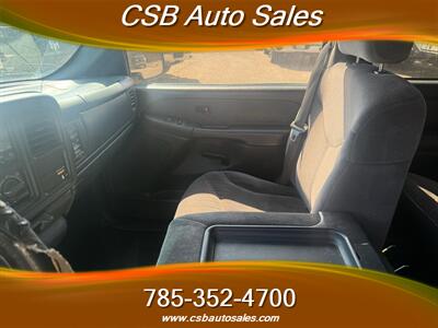 2001 GMC Sierra 2500 SL - Photo 8 - Rossville, KS 66533