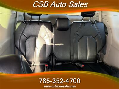 2022 Chrysler Pacifica Touring L   - Photo 7 - Rossville, KS 66533