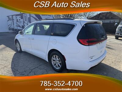 2022 Chrysler Pacifica Touring L   - Photo 2 - Rossville, KS 66533
