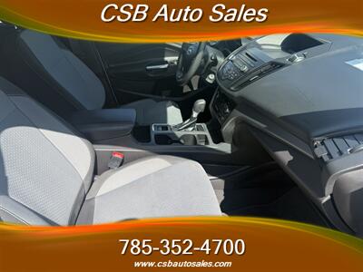 2017 Ford Escape SE - Photo 8 - Rossville, KS 66533