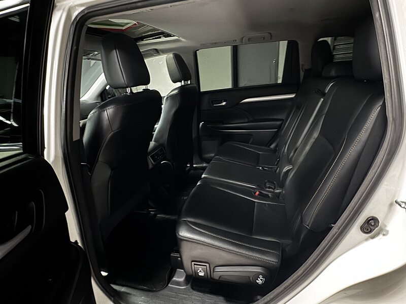 2015 Toyota Highlander XLE - Photo 13 - San Diego, CA 92111
