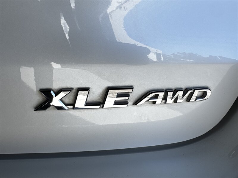 2015 Toyota Highlander XLE - Photo 8 - San Diego, CA 92111