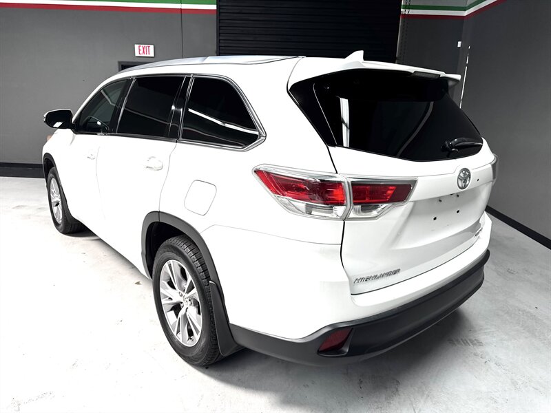2015 Toyota Highlander XLE - Photo 5 - San Diego, CA 92111
