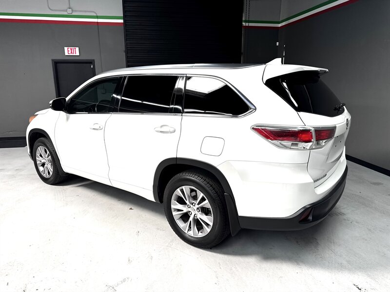 2015 Toyota Highlander XLE - Photo 6 - San Diego, CA 92111