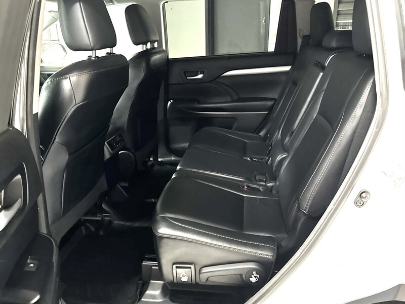 2015 Toyota Highlander XLE - Photo 15 - San Diego, CA 92111