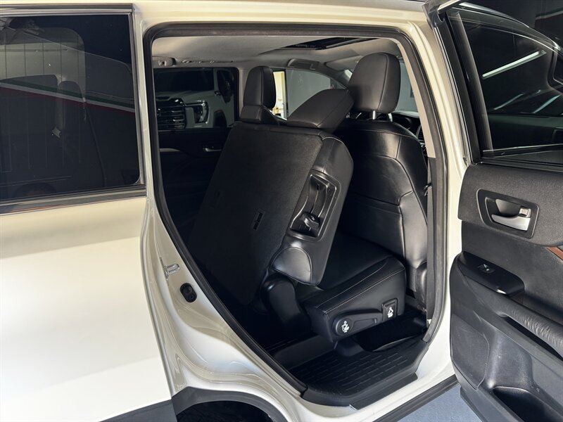 2015 Toyota Highlander XLE - Photo 14 - San Diego, CA 92111