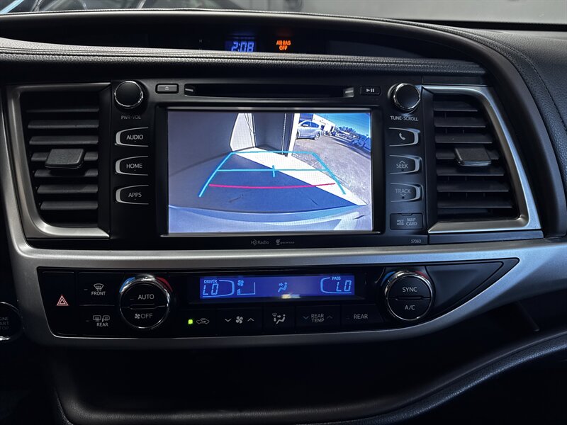 2015 Toyota Highlander XLE - Photo 18 - San Diego, CA 92111