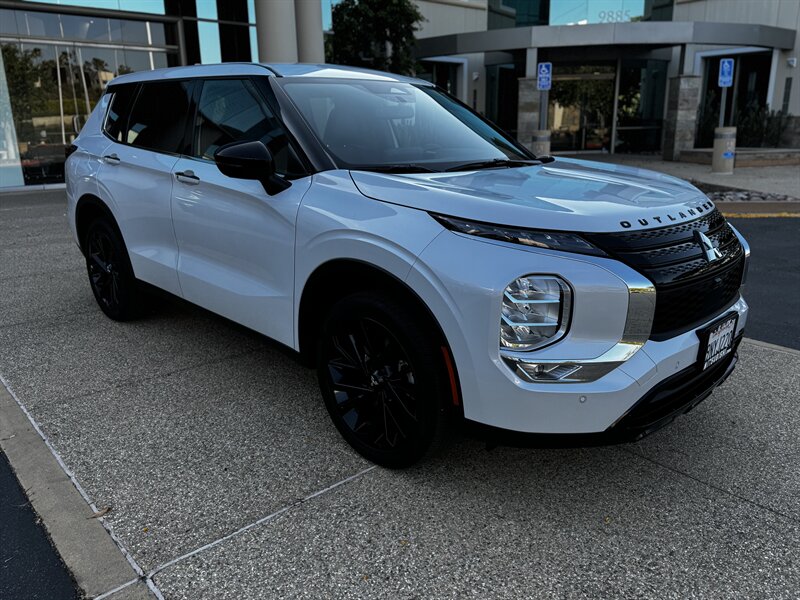 2024 Mitsubishi Outlander SE Black Edition  
