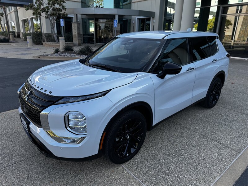 2024 Mitsubishi Outlander SE Black Edition  