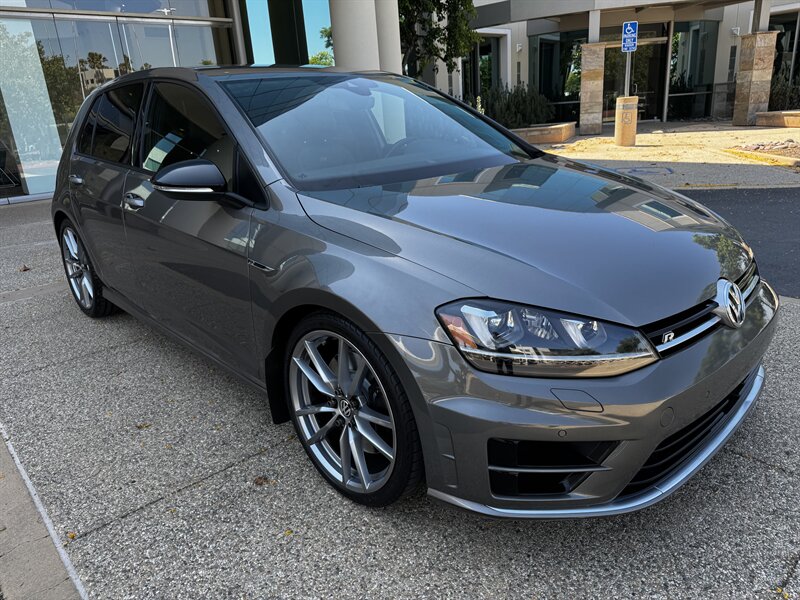 2017 Volkswagen Golf R 4Motion  